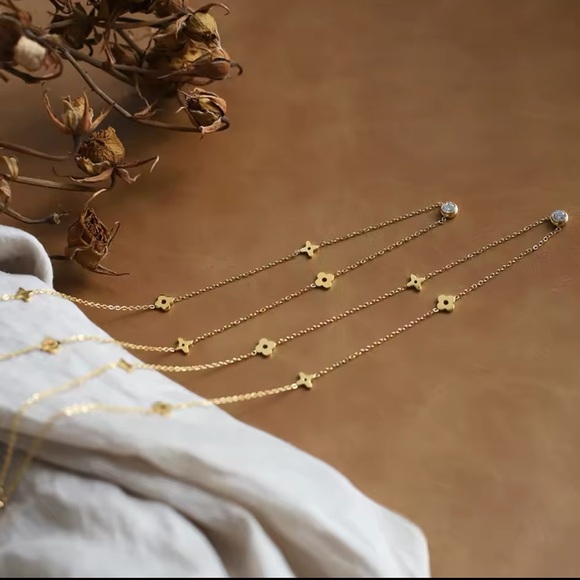 Aurélie-Chic Four Leaves Clover Necklace WT Zircon.18KGold Plated.StainlessSteel - Picture 5 of 7